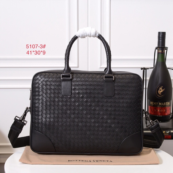 ボッテガヴェネタバッグ正面デザイン